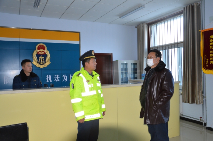 河北高速集团总经理助理康雄伟到基层路政大队指导工作