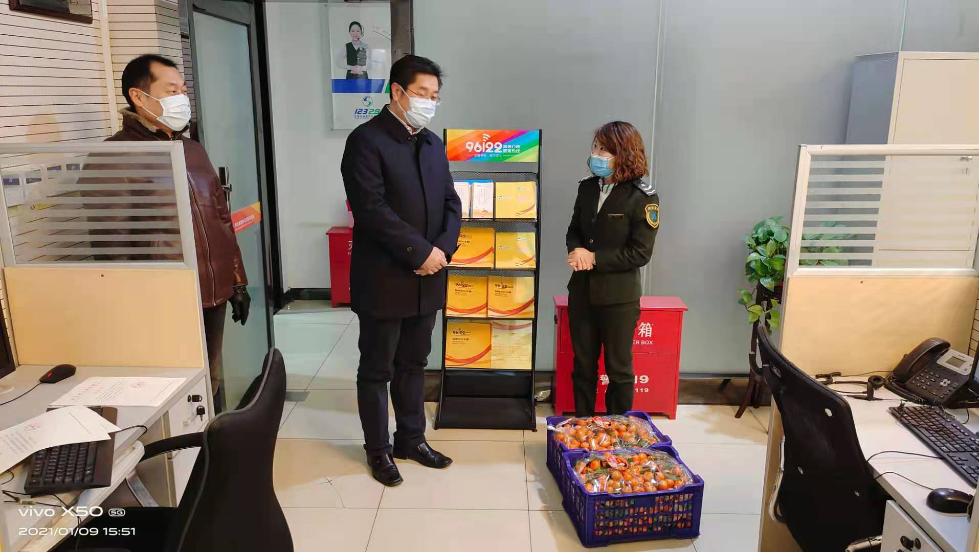 集团公司党委副书记董广慰问96122客服中心值班人员