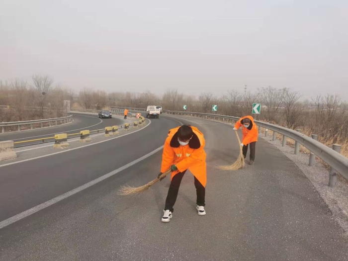 人工清扫匝道