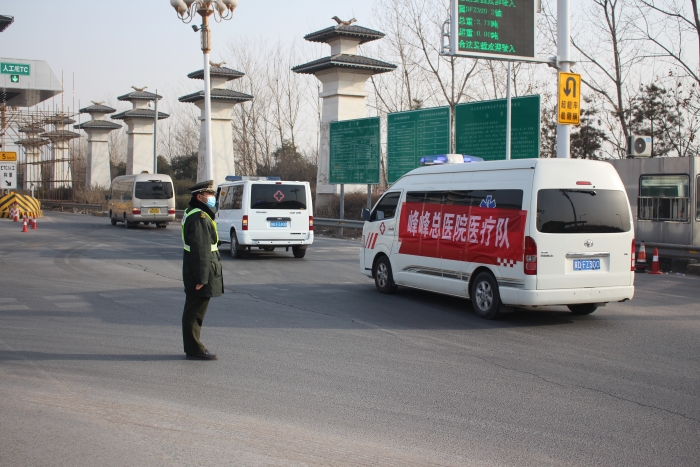 2021-1-19邯郸收费站全力保障支援石家庄防疫医护人员快速通，作者：郗红刚