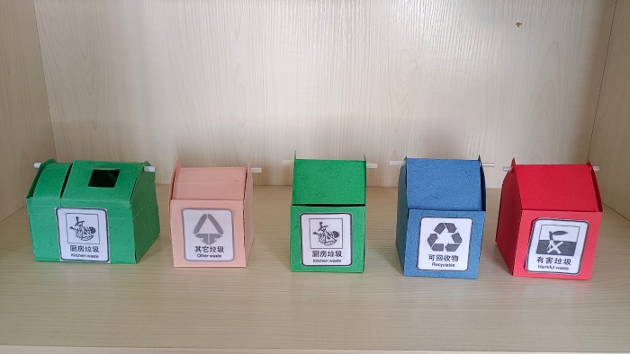 百里峡收费站开展自制分类垃圾箱创意手工活动