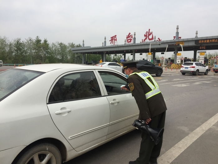 2021-4-5，邢台北站为司乘指路、解答疑问，作者：李墨涵 (2)