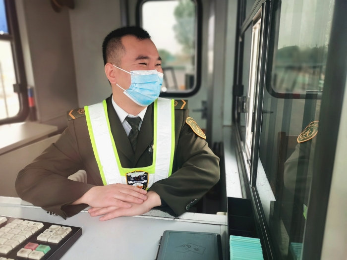 磁县站：微笑服务 温暖司乘