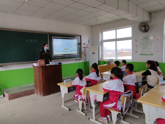 抚宁北收费站：铭记党史感党恩，与小学生共度读书日2