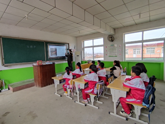抚宁北收费站：铭记党史感党恩，与小学生共度读书日1