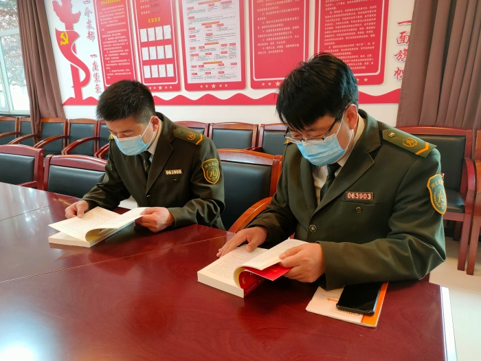2021-4-25邺城站:增添红色“读书角” 让党史学习“热”起来,作者:张晶玉 2021-4-25邺城站:增添红色“读书角” 让党史学习“热”起来,作者:张晶玉
