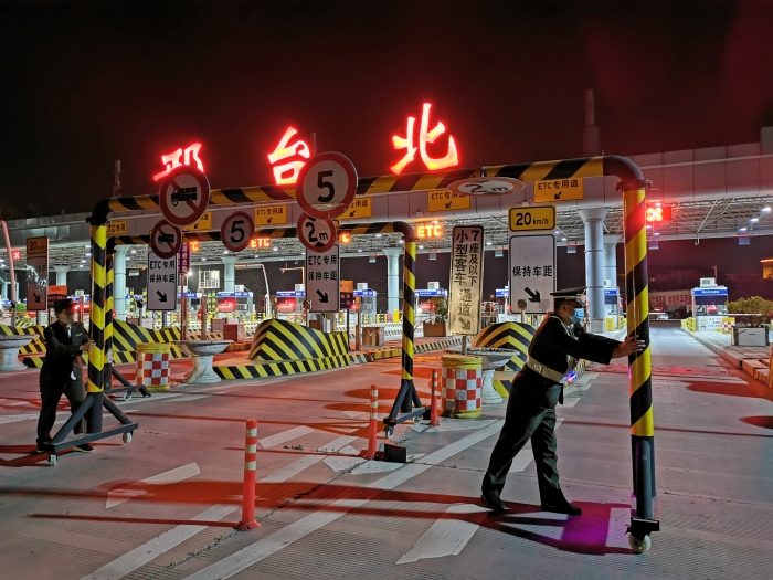 2021-5-1，邢台北站深夜布置，作者：周晓娟 (1)