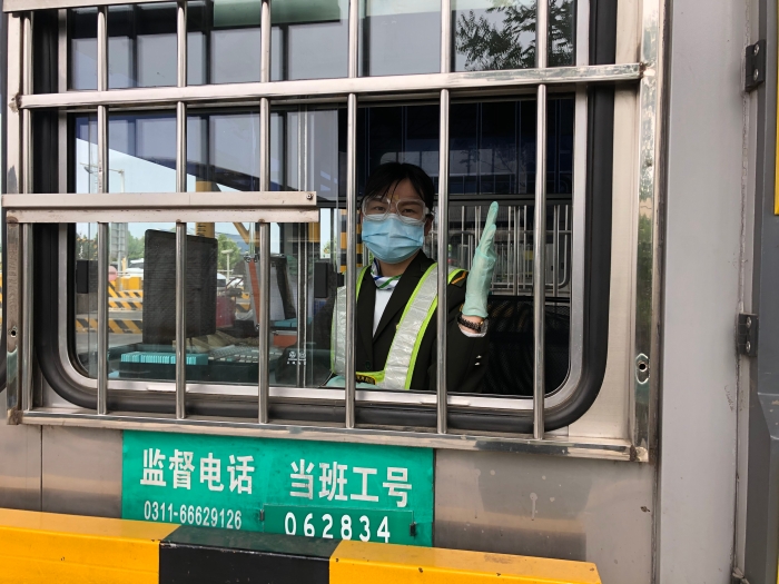 2021-5-1-邢台收费站-积极做好文明服务工作-邢台站 郭磊 摄