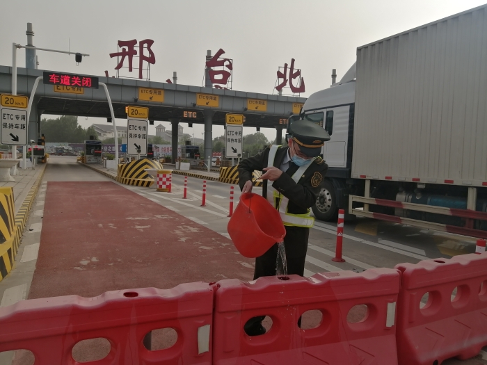 邢台北站积极应对大风天气