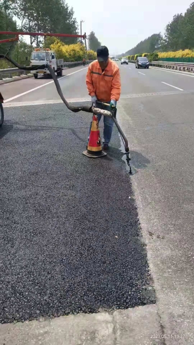 桥头跳车照片1