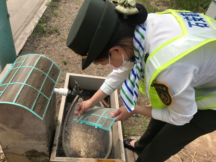 清洗空调滤网 健康清凉度夏
