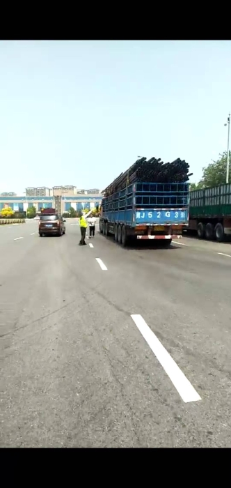 提醒货车司机，排除安全隐患
