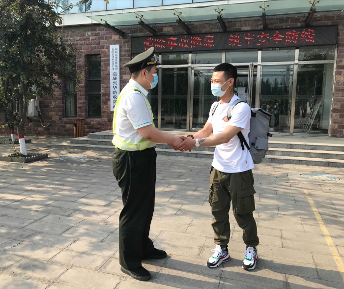 6月2日-藁城兴华路收费站-暖心帮助司乘1