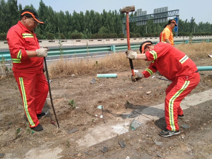 2021.6.8邯郸南养护工区抢修忙 齐心协力保畅通 作者：王子勇 (2)