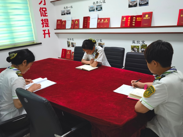 C:\Users\郭立坤\Desktop\肃宁站召开票证工作整改会 C:\Users\郭立坤\Desktop\肃宁站召开票证工作整改会