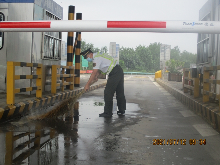 2021-7-12,邢台北站:大雨倾盆 服务用心,作者:孙月雷 (1) 2021-7-12,邢台北站:大雨倾盆 服务用心,作者:孙月雷 (1)