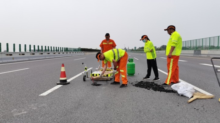 路面加热后耙松