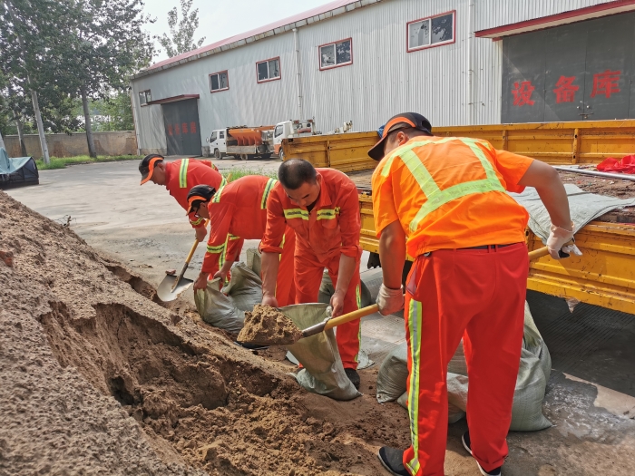 2021.7.16邯郸南养护工区未雨绸缪 全力筑牢安全度汛防线 作者：邢智敏 (1)