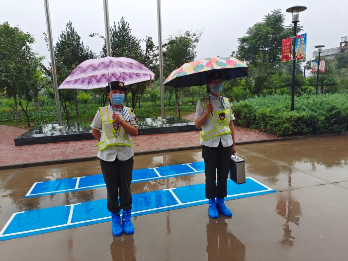 我们的新雨鞋