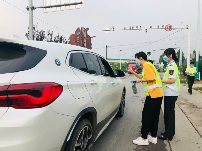 发放宣传册