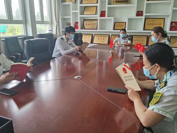 C:\Users\郭立坤\Desktop\大广分公司高阳收费站组织开展法律知识学习活动
