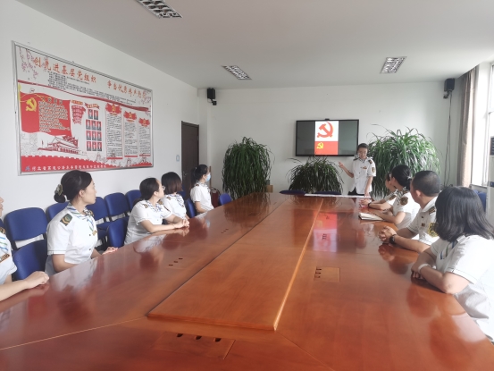 抚宁北收费站党支部开展专题党课，学习《中国共产党党徽党旗条例》3