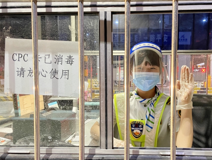 2021-9-6，邢台北站开展“口罩下的微笑”活动，作者：李墨涵