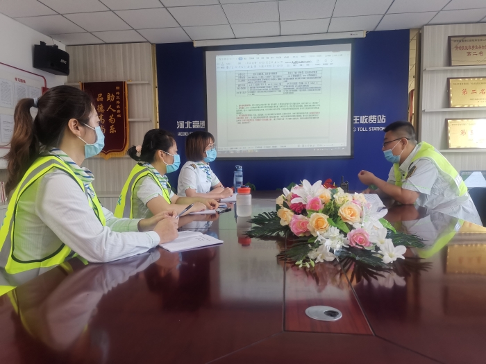 纬三路收费站开启“师傅带徒弟”培训模式2