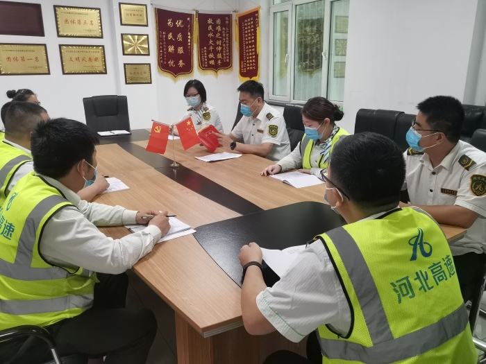 C:\Users\郭立坤\Desktop\大广分公司固安收费站组织职工再读《民法典》