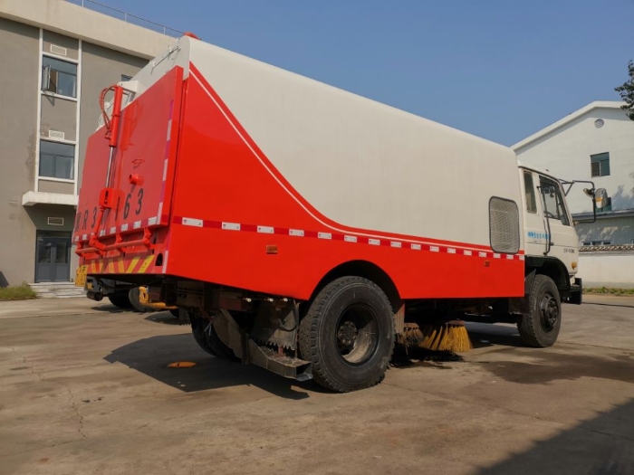 清扫车11