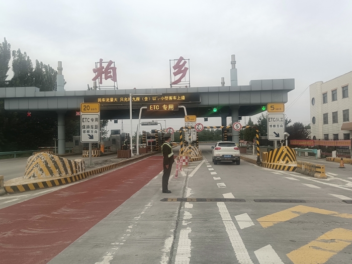 2021-10-7 柏乡站积极疏导站口车辆，确保站口安全畅通，拍摄“李伟”