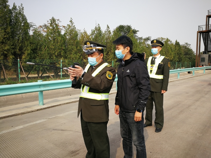 沙河站升级绿通验货设备助力决战决胜四季度2，摄影：王蒙蒙