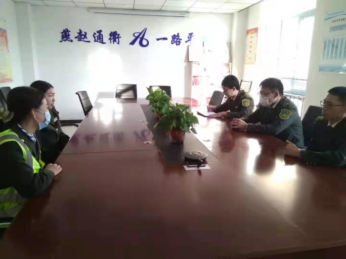 冀州南收费站组织开展扫黑除恶专项斗争谈心活动