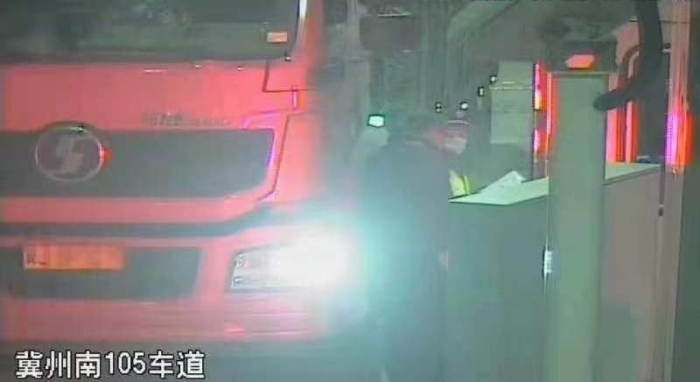 冀州南收费站严查假冒绿通车辆,成功追缴通行费2489.49元 冀州南收费站严查假冒绿通车辆,成功追缴通行费2489.49元