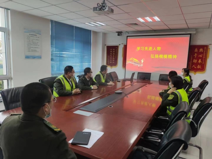 大麻森收费站开展“学习先进人物  弘扬楷模精神”主题活动