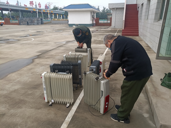10月29日，温暖职工 电暖气入岗亭