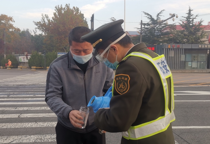 邢台南站分流送温暖