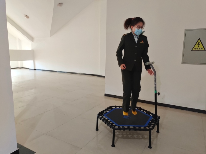 跳蹦床 摄像:刘丽军 跳蹦床 摄像:刘丽军