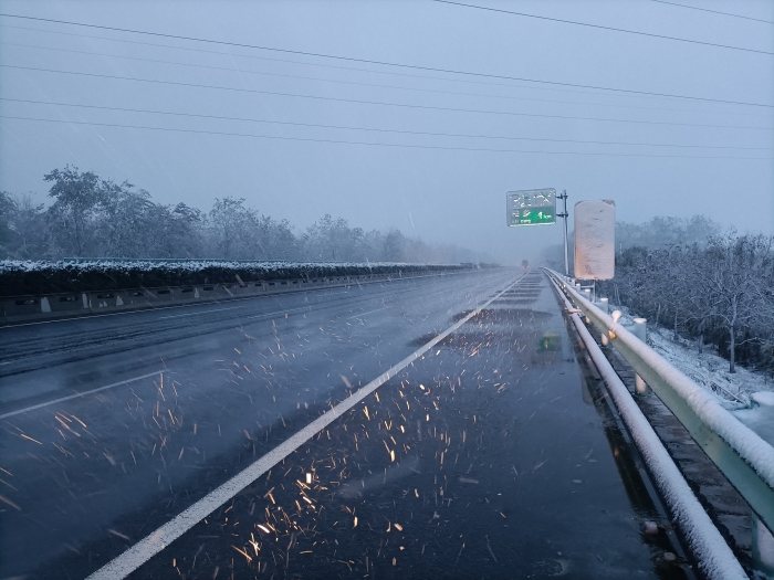 邢台工区雪中巡查2 邢台工区雪中巡查2