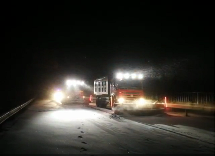 除雪夜间
