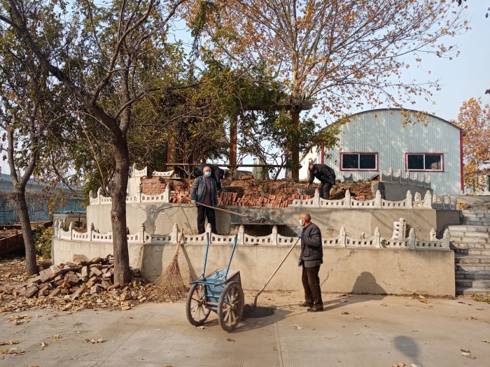 邯郸南养护工区修补水毁护栏 为职工打造整洁工作环境