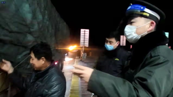 衡水西收费站：连续治理大额假绿通 应收尽收保增收