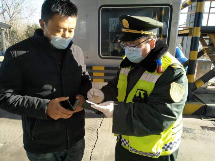 青县站:耐心讲解助你行 青县站:耐心讲解助你行