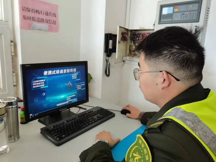 强业务 重服务 增效能 冀州南站为收费员充电加油2