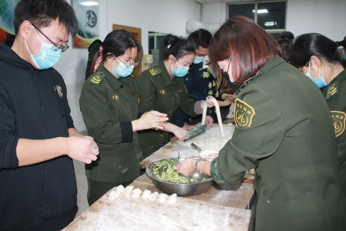 包饺子 (2) 包饺子 (2)