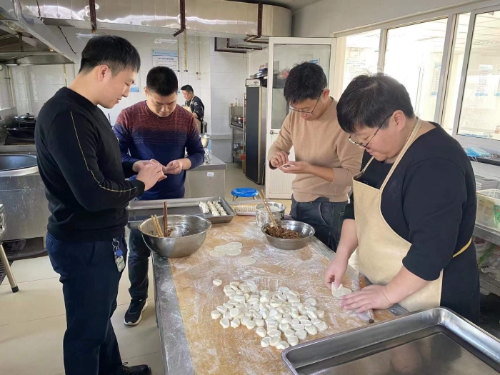 庄子头养护工区迎冬至,包饺子 庄子头养护工区迎冬至,包饺子