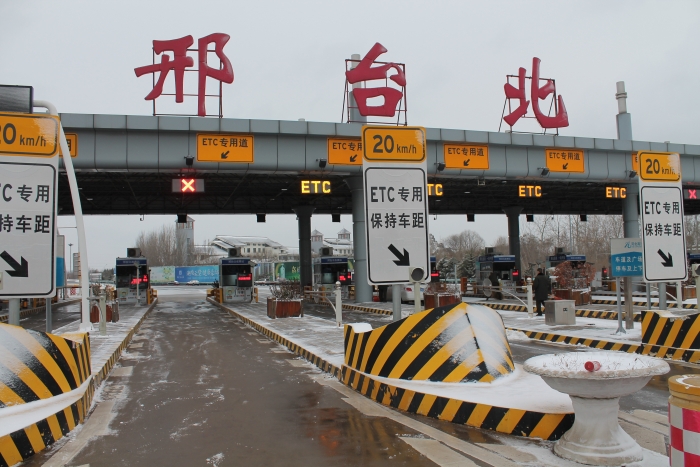 2021-12-24，邢台北站：团结协作办实事 除雪行动见真章，作者：李墨涵 (3)