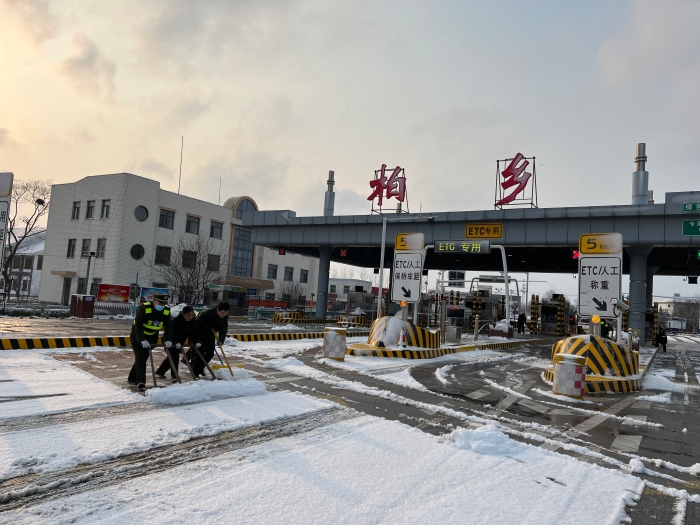 2021-12-24 柏乡站扫雪保畅通,拍摄:高冰册 2021-12-24 柏乡站扫雪保畅通,拍摄:高冰册