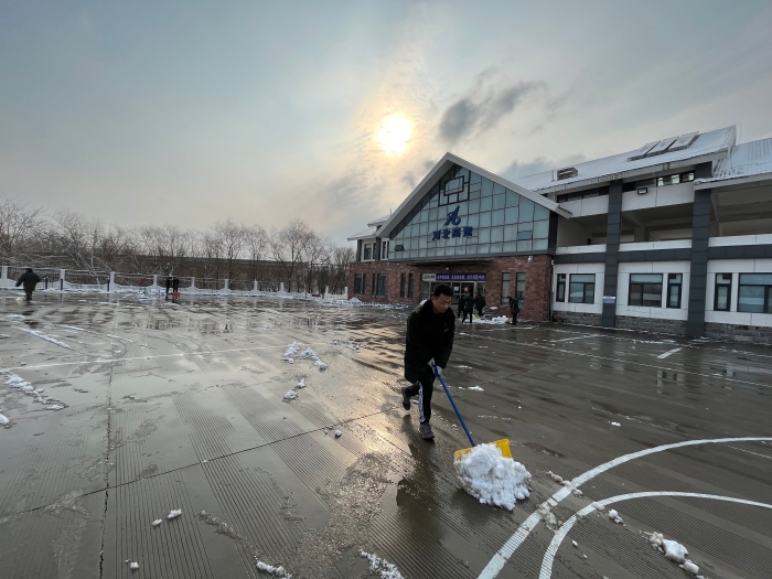 2021-12-24 柏乡站除雪在行动,拍摄:高冰册 2021-12-24 柏乡站除雪在行动,拍摄:高冰册