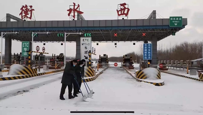 衡水西站：除雪保畅通1